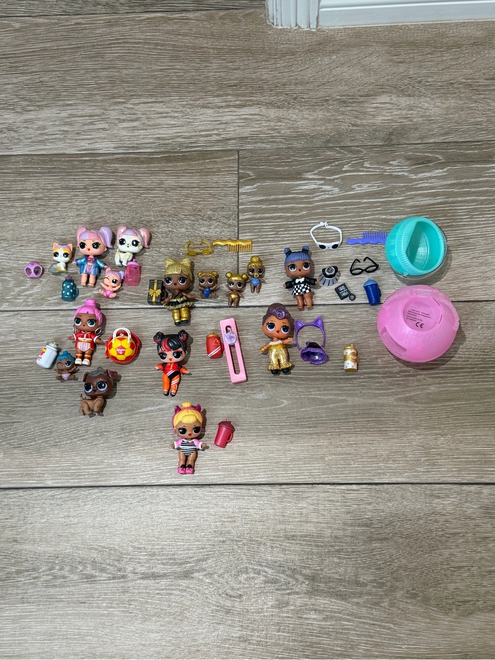 L.O.L. Surprise! Assorted Mini Dolls with Pink & Teal Capsules